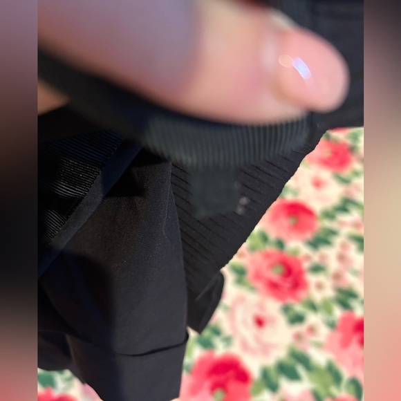 Lululemon Size 6 tuxedo stripe relaxed fit cuffed shorts - Picture 5 of 7